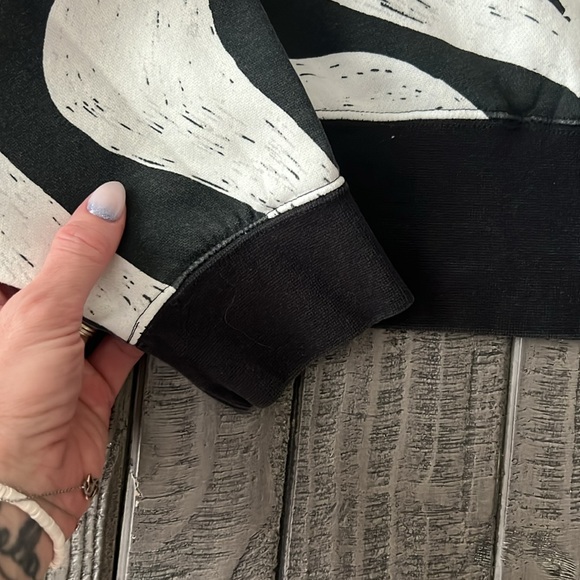 Nike Washed Black & White Oversized Crop Sweatshirt - Picture 4 of 6